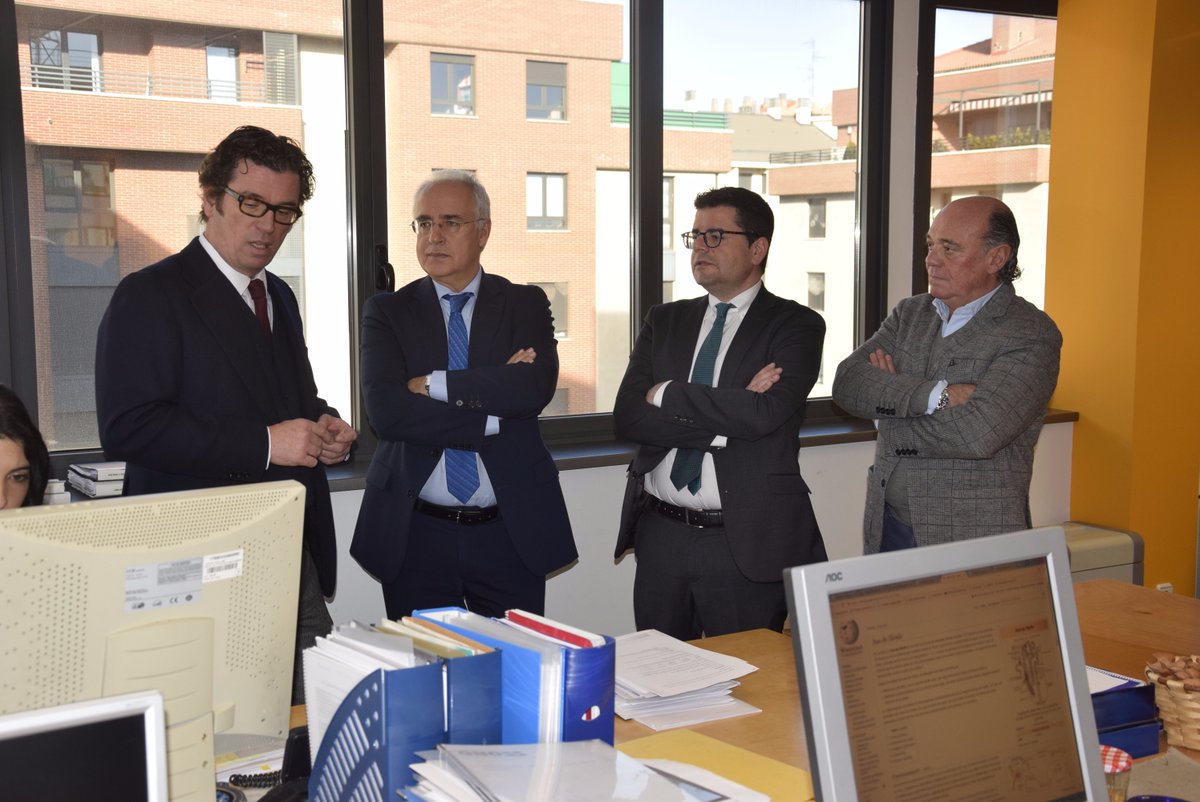 El Presidente del Gobierno de La Rioja, Jose Ignacio Ceniceros, visita la empresa tecnológica riojana GNOSS. 12 de diciembre 2016.
