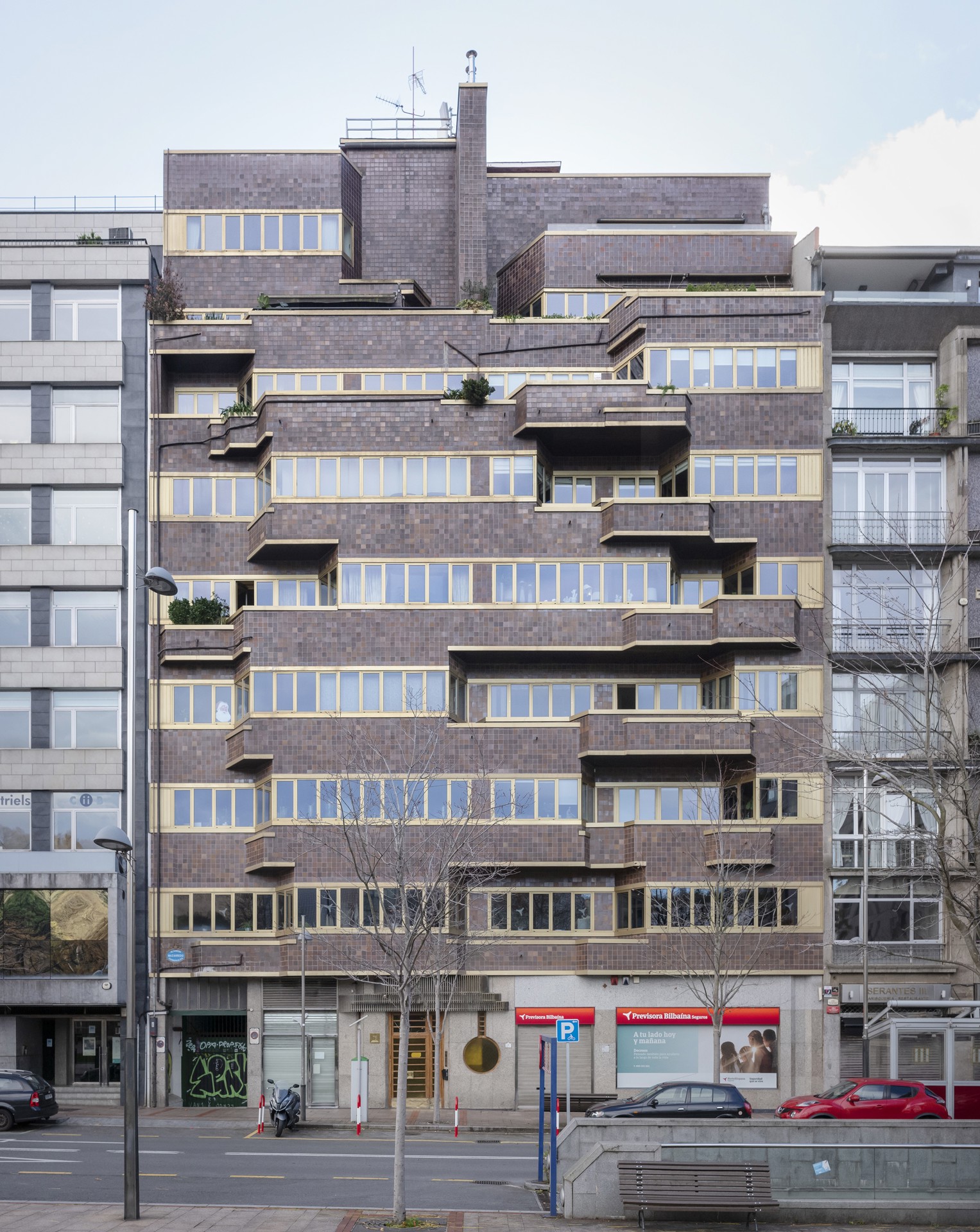  Edificio de Viviendas y locales comerciales en calle Alameda Mazarredo