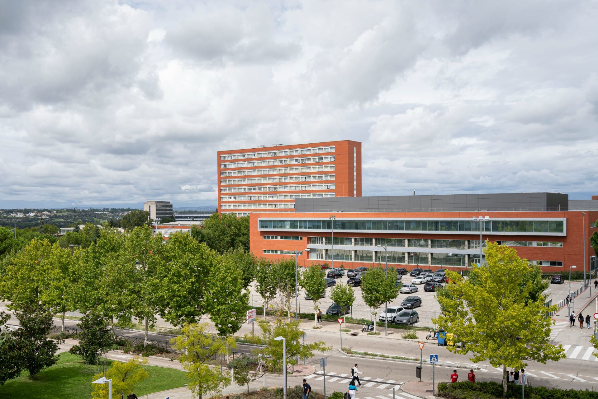  Facultad de Ciencias Políticas, Económicas y Comerciales