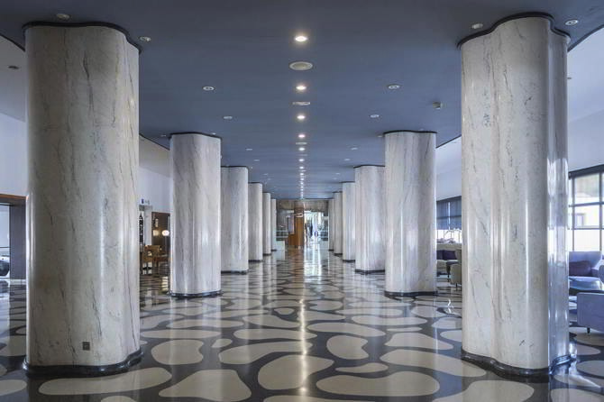 Hotel Pez Espada, Torremolinos, Málaga. Juan Jáuregui Briales y Manuel Muñoz Monasterio