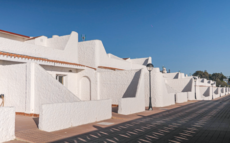 Conjunto ciudad residencial Tiempo Libre, Marbella, Málaga. Manuel Aymerich Amadiós y Ángel Cadarso del Pueyo