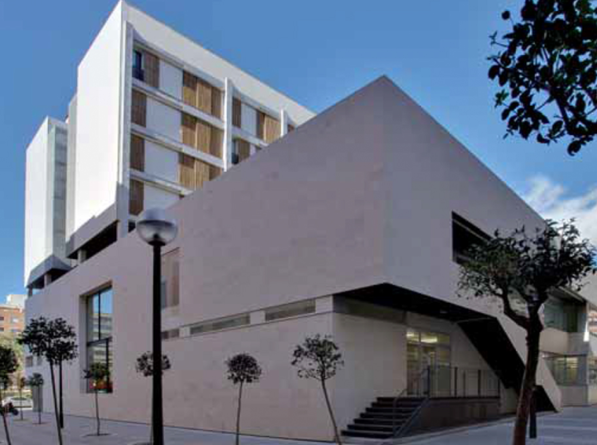  Edificio Intergeneracional Plaza de América