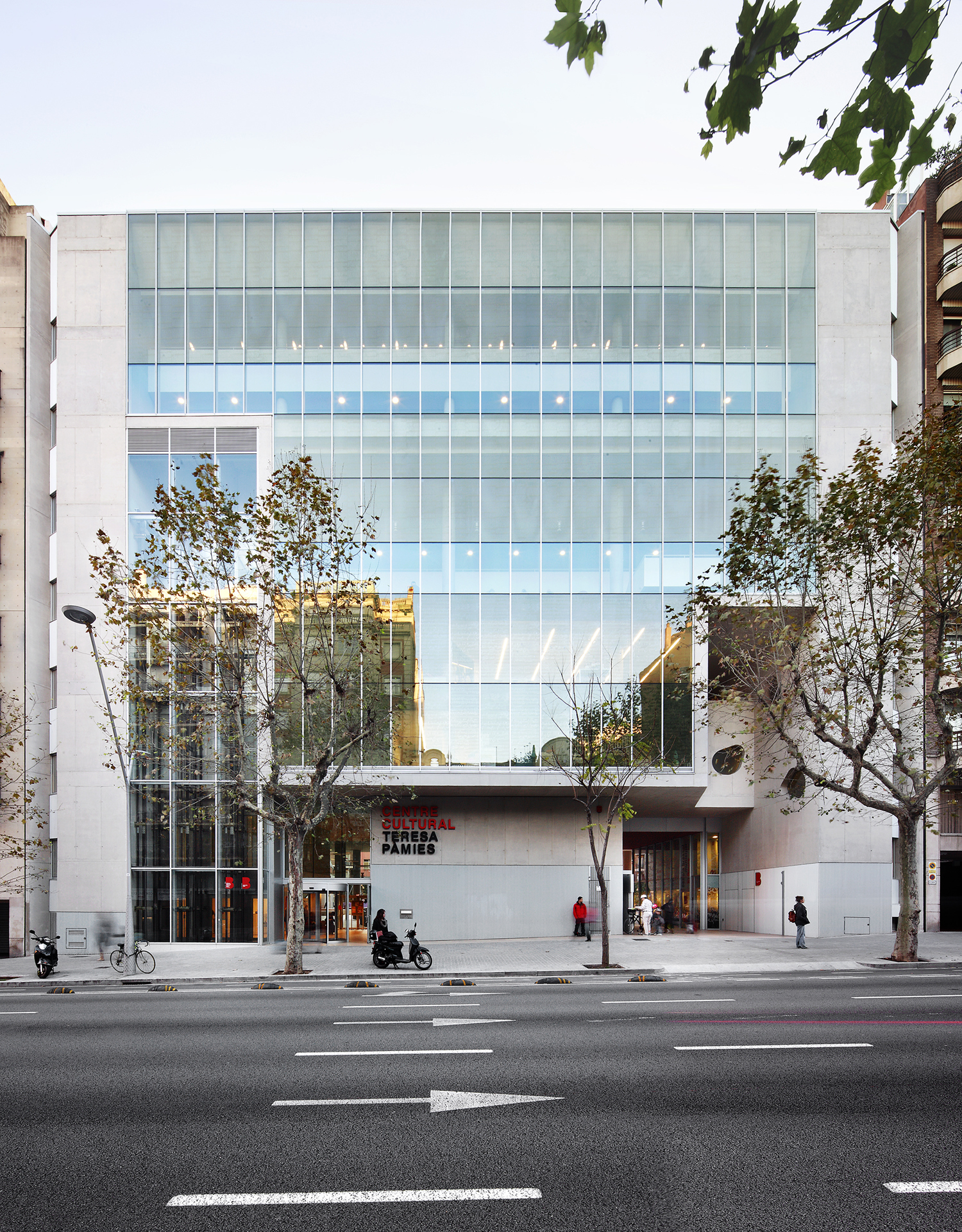  Edificio Collage. Centro Cultural Teresa Pàmies