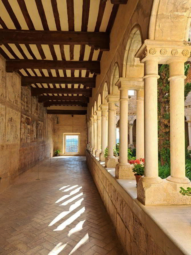 Estado actual del claustro de la Colegiata de Santa María de Alquezar