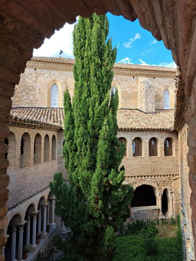Estado actual del claustro de la Colegiata de Santa María de Alquezar