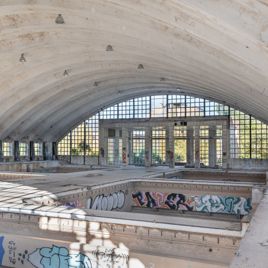 Edificio de filtros, almacén de paja y chimenea de Fabricación Española de Fibras Artificiales SA (FEFASA)