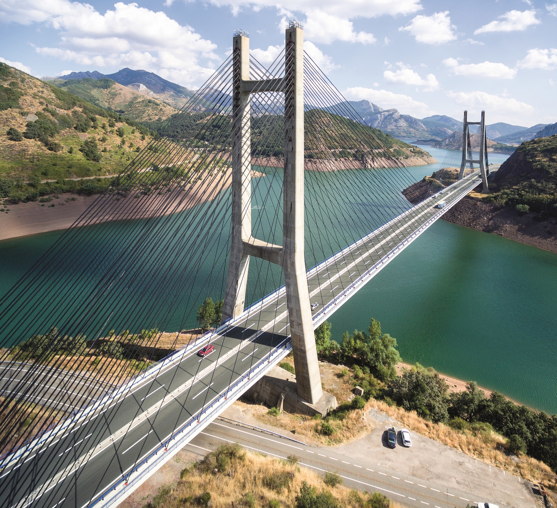  Puente Carlos Fernández Casado sobre el embalse de Barrios de Luna