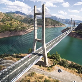 Puente Carlos Fernández Casado sobre el embalse de Barrios de Luna