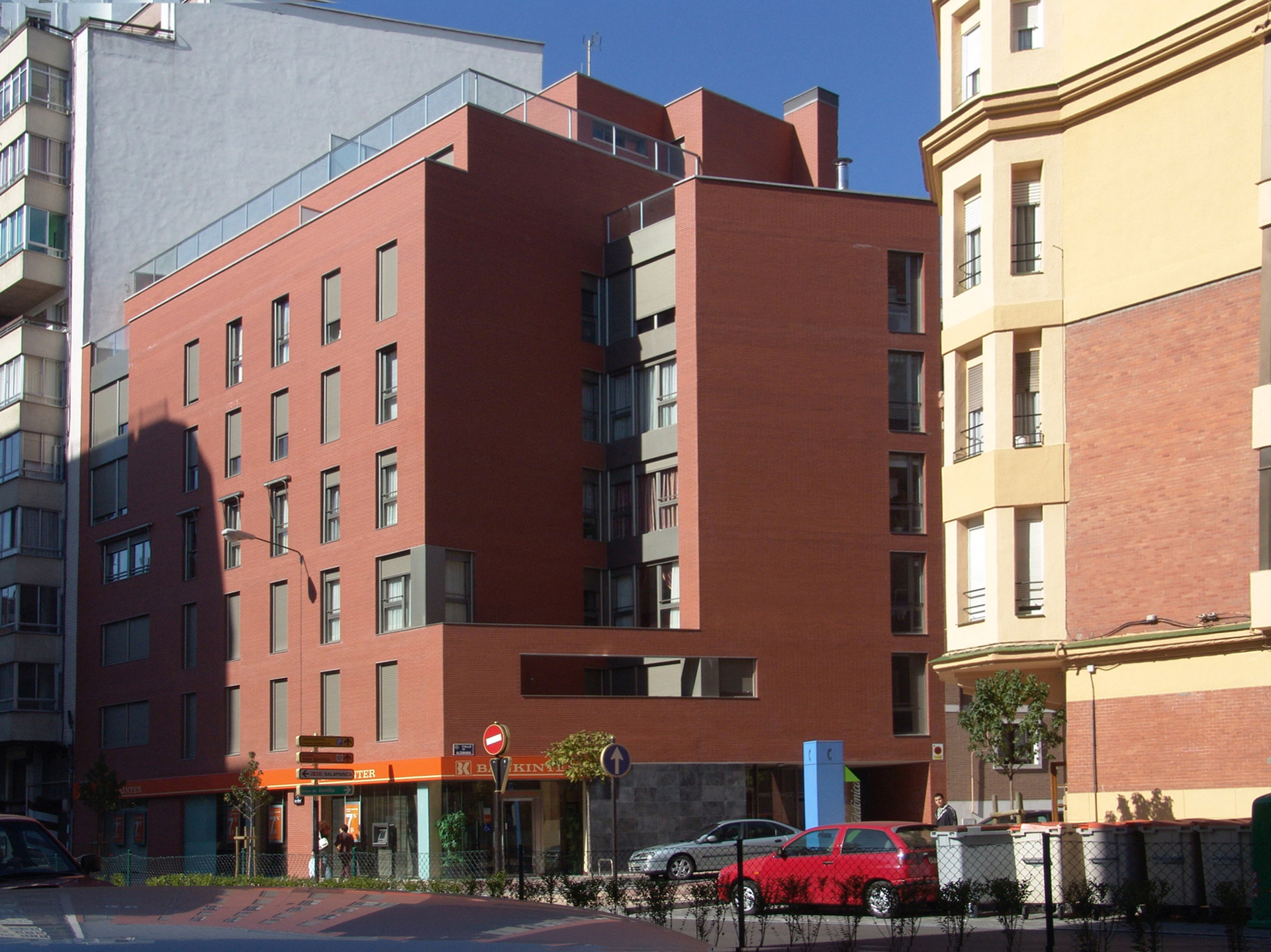  Edificio Puente Colgante