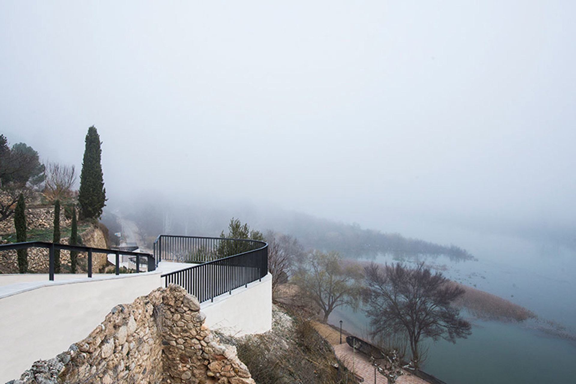 Recuperación de la antigua senda en el Castell de Móra d'Ebre