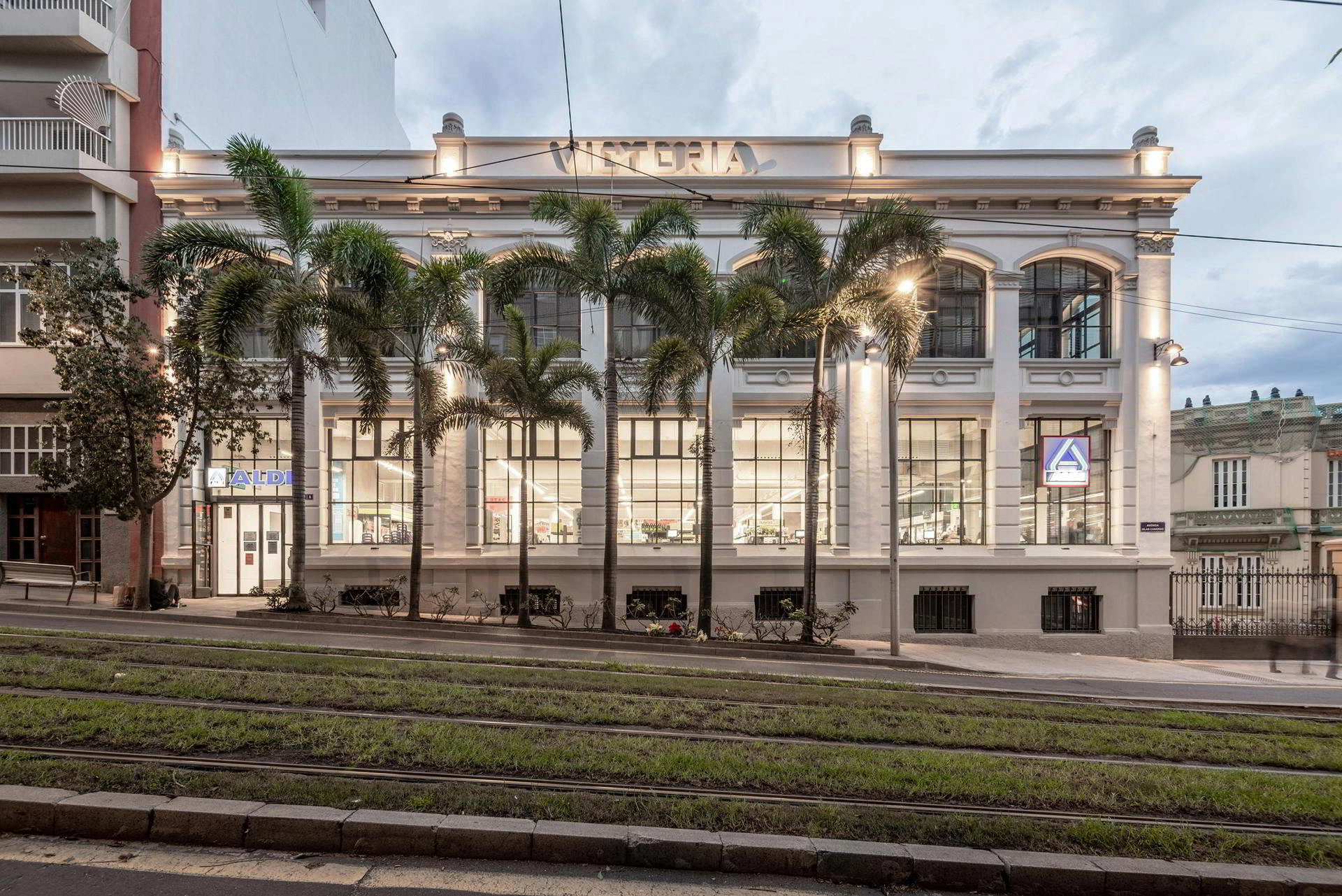  Fábrica de Tabacos y Cinema Victoria