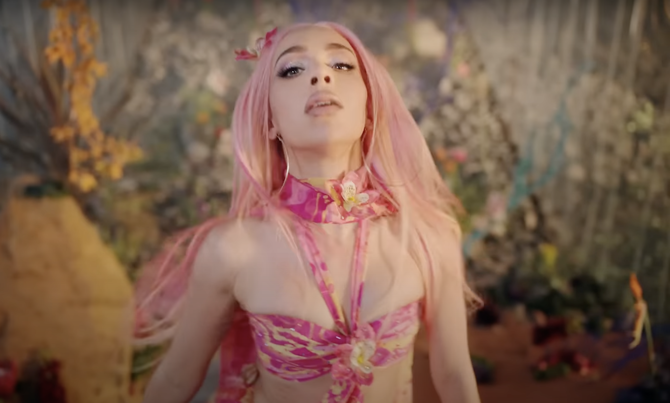 Fotograma de "44", de Bad Gyal y Rema