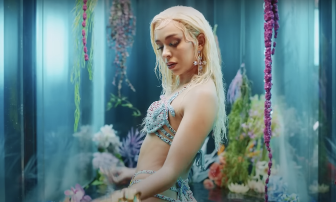 Fotograma de "44", de Bad Gyal y Rema