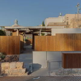 Pabellón de salida del parque arqueológico de El Molinete