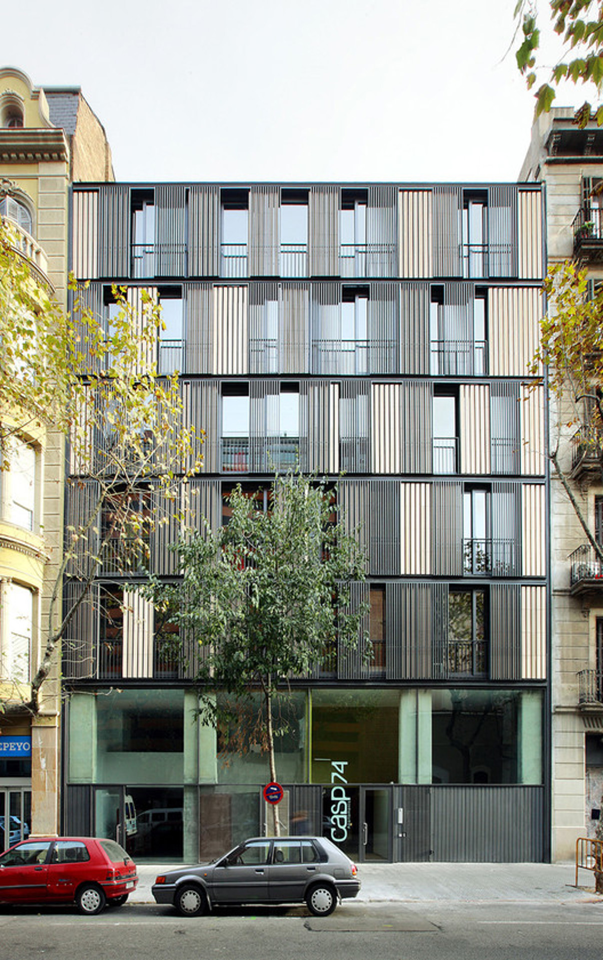  Edificio de viviendas Casp 74