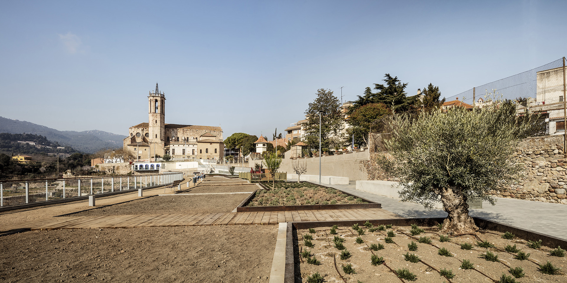  Aparcamiento en las Huertas de Caldes y urbanización del entorno