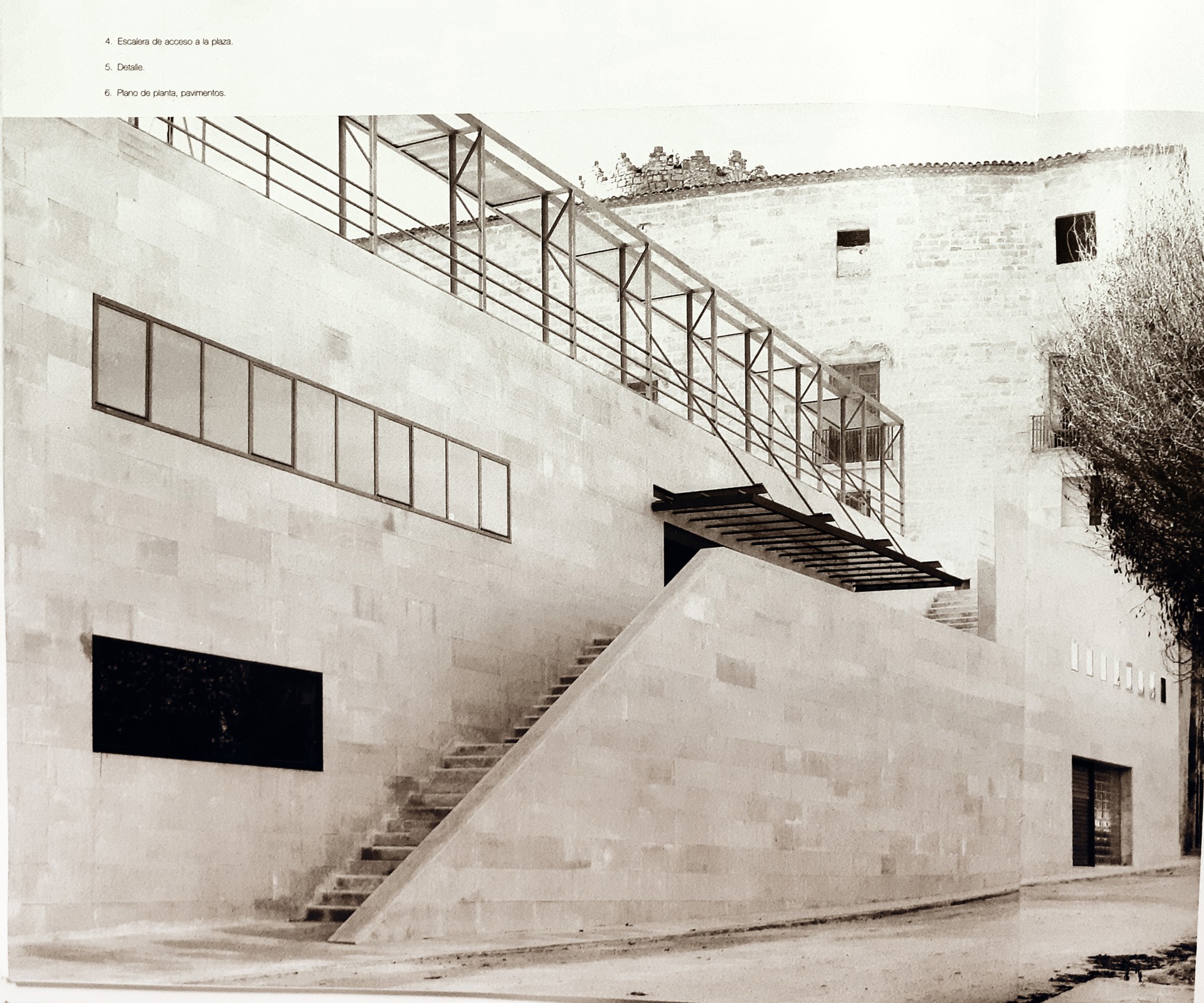  Plaza del Castell y edificio para dependencias municipales