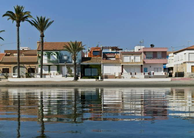 Vivir frente al mar (casa en los Urrutias). XPIRAL innovative answers