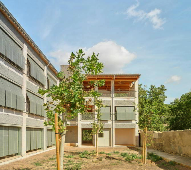 18 Viviendas Sociales Intergeneracionales, de Emiliano López y Mónica Rivera