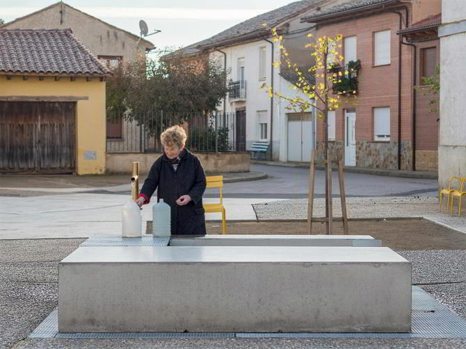 Nueva plaza en Mansilla Mayor, León. Ocamica Tudanca