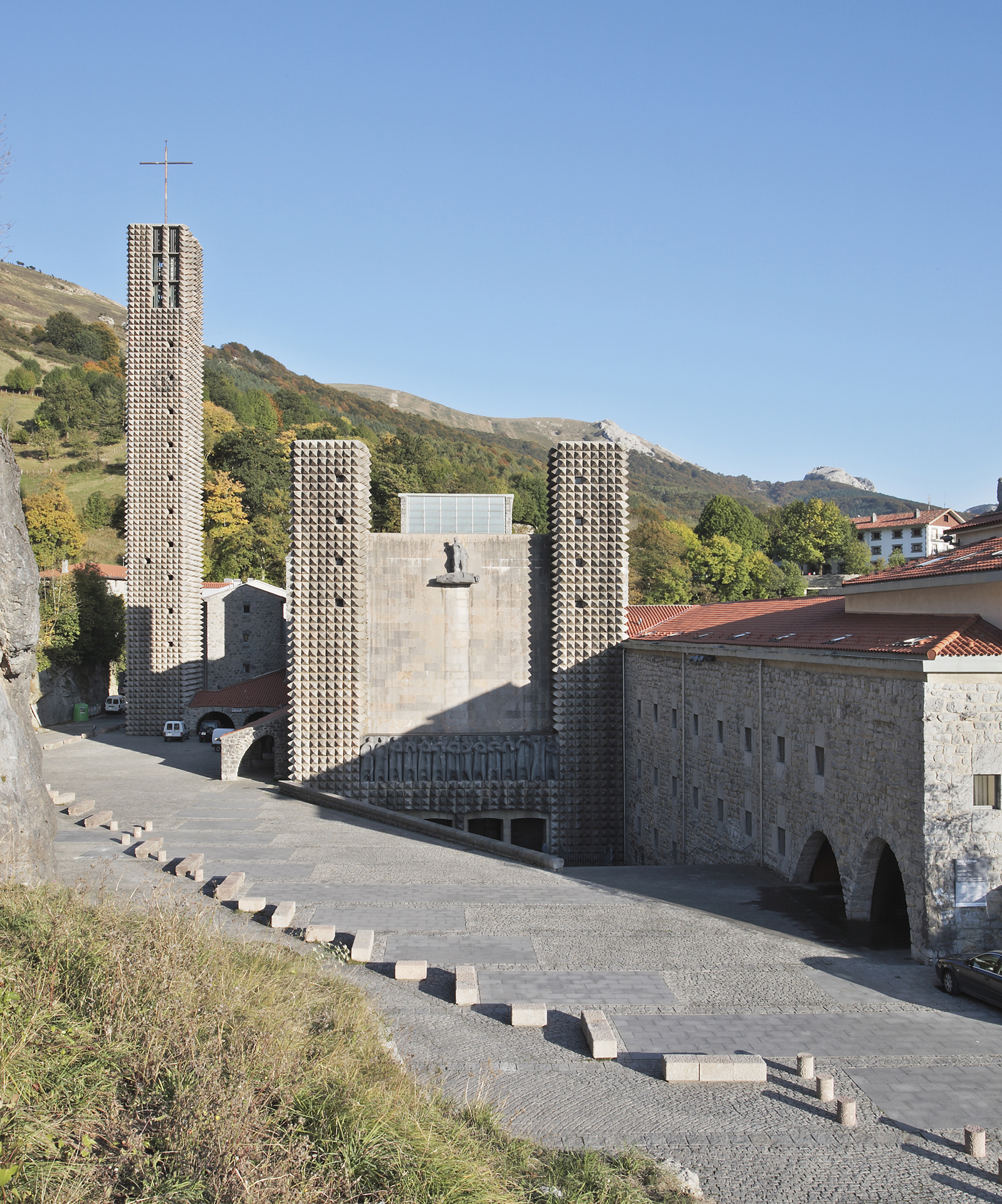  Santuario de Nuestra Señora de Arantzazu