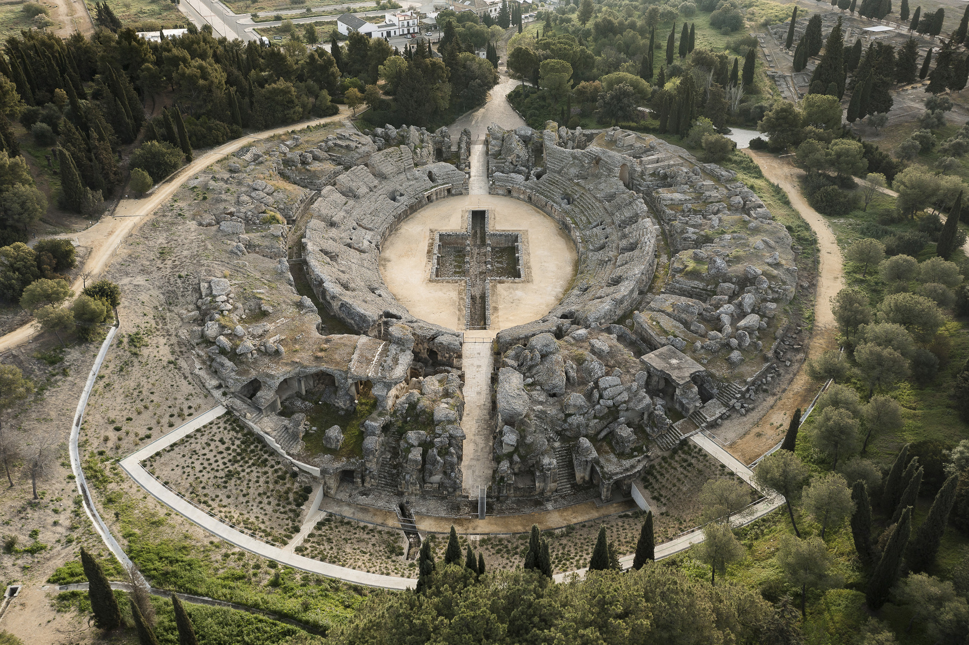  Intervención en el Sector Oeste y entorno de la Puerta Libitinaria del Anfiteatro de Itálica