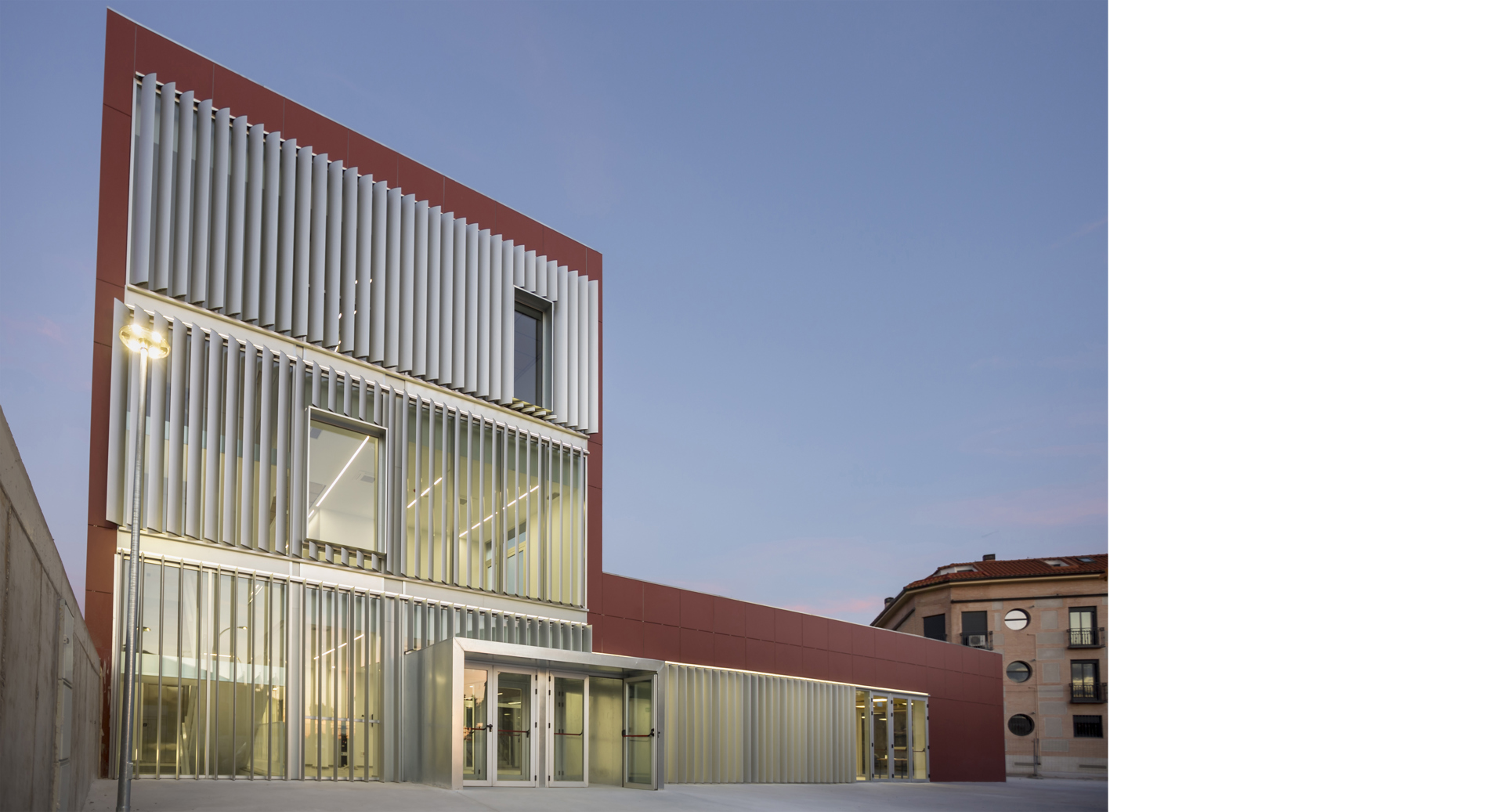  Edificio de usos múltiples en Bargas