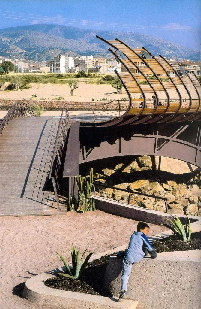 Pasarela Peatonal de Petrer, Alicante (1991-1998). Carme Pinós Desplat.