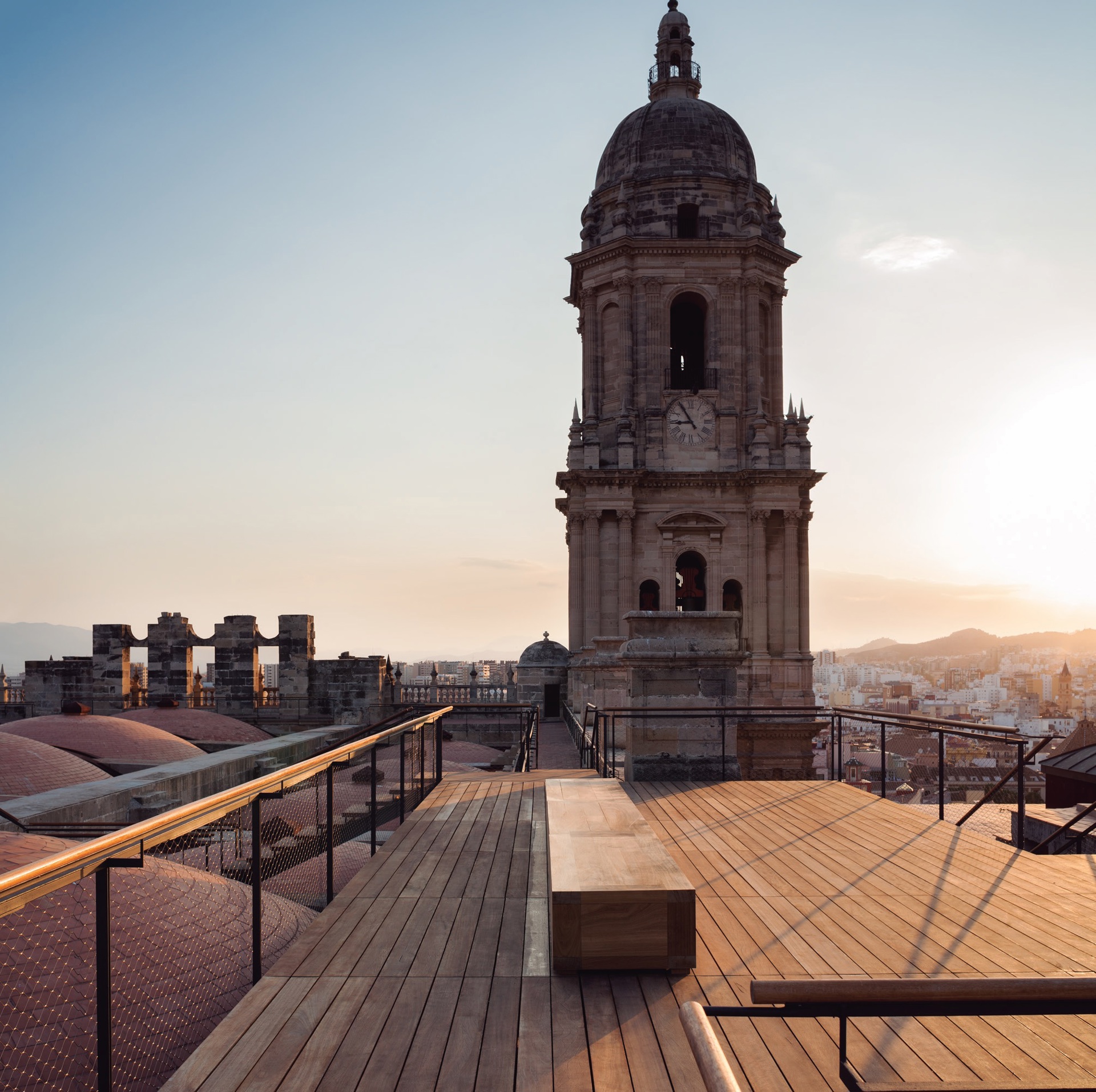  A Hombros de Gigantes. Acceso a las cubiertas de la catedral de Málaga