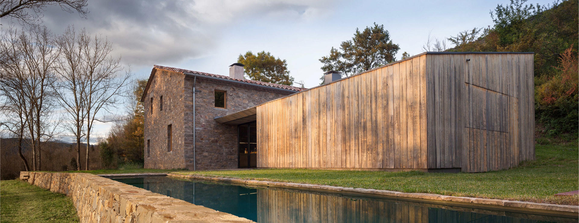  Reconstrucción y ampliación de la masía Can Calau en Sant Joan les Fonts