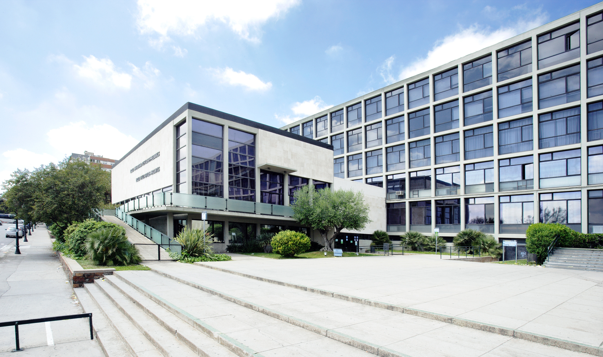  Facultad de Economía y Empresa, Universidad de Barcelona
