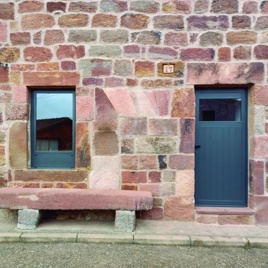 Casa Ü, rehabilitación y reforma de cuadra a vivienda