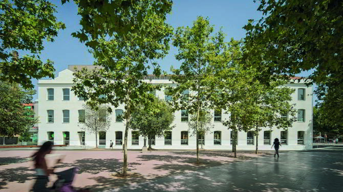 Biblioteca El Molí, Barcelona. AMB (Àrea Metropolitana de Barcelona) y Antonio Montes Gil
