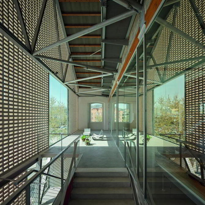 Biblioteca El Molí, Barcelona. AMB (Àrea Metropolitana de Barcelona) y Antonio Montes Gil