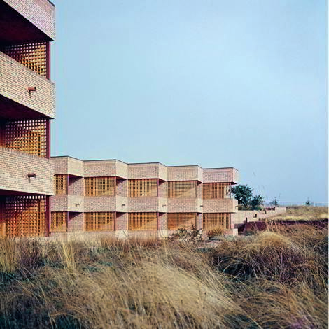 Central de comunicaciones vía satélite de Telefónica (Estación Comunicaciones por satélite de la CTNE), Madrid. Julio Cano Lasso, Juan Antonio Ridruejo Brieva