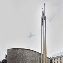 Iglesia y centro parroquial de Nuestra Señora de la Coronación