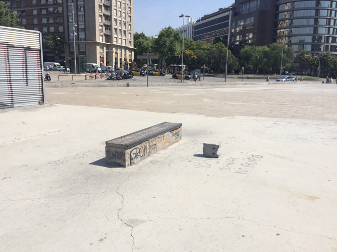 Plaça dels Països Catalans, Barcelona. Albert Viaplana y Helio Piñón
