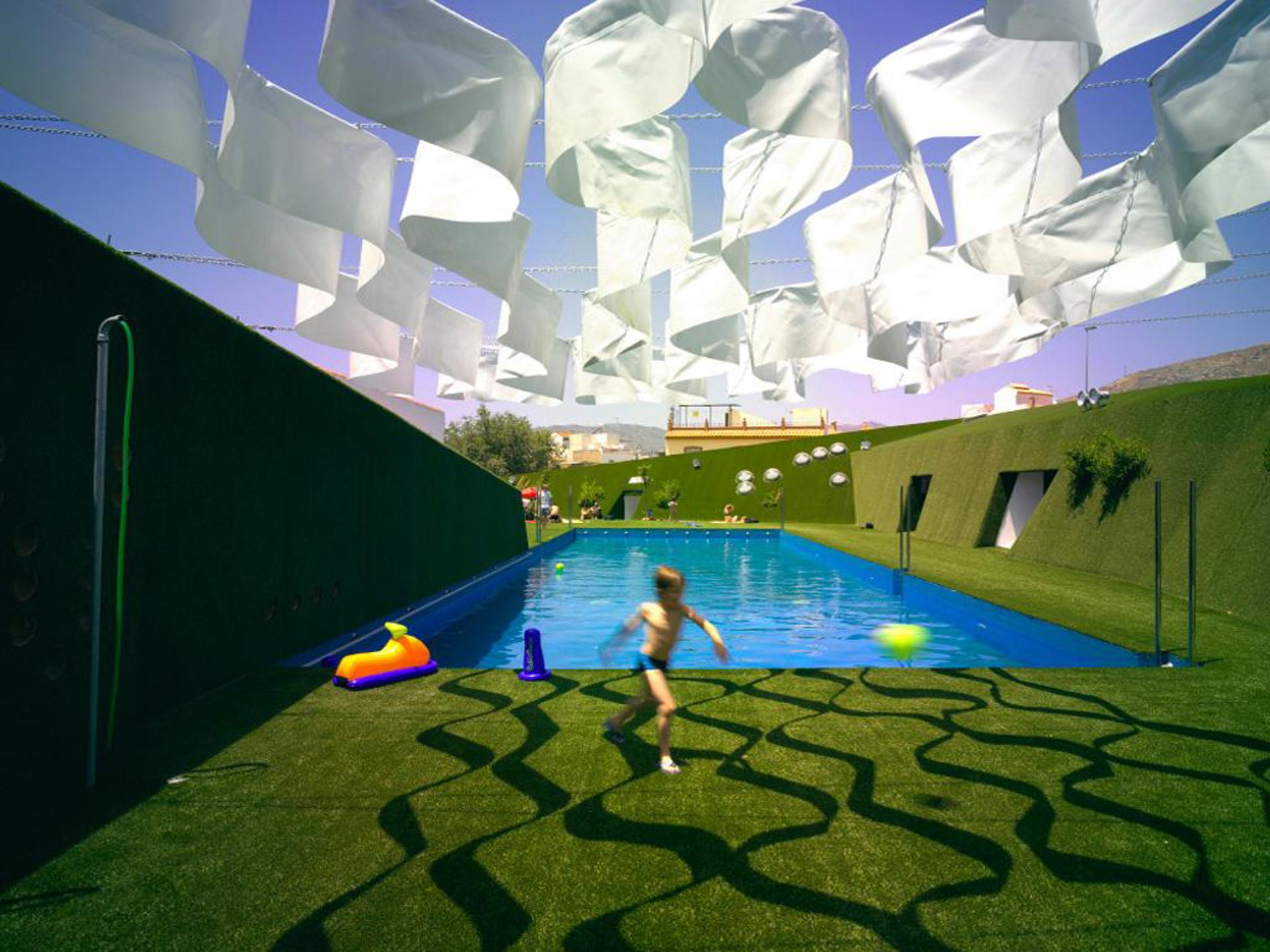  Valle urbano, piscina pública en un valle artificial