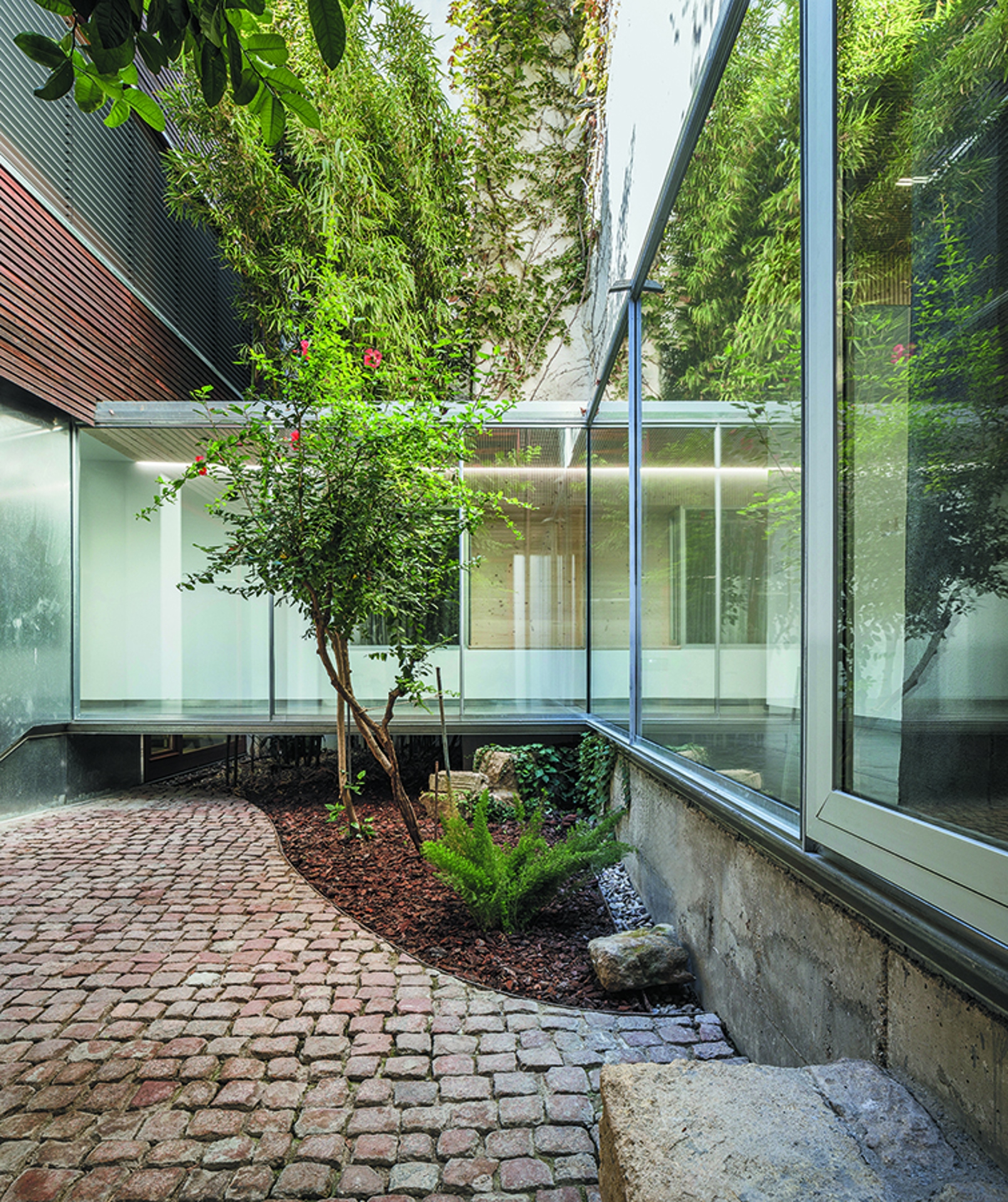  Oficina en el interior de una manzana