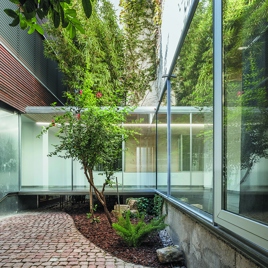 Oficina en el interior de una manzana