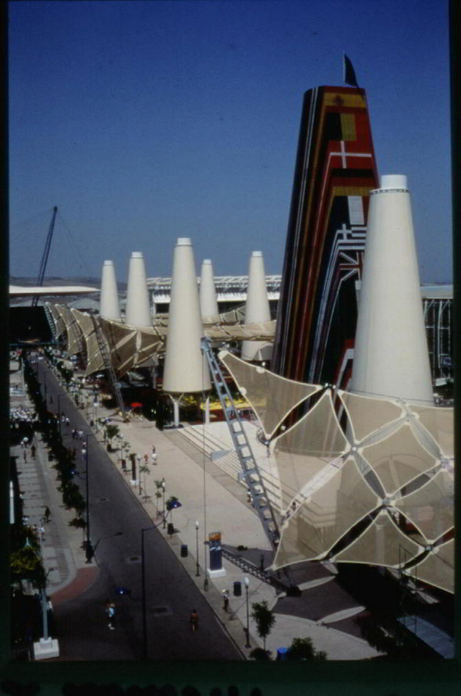 Torres de viento de la Avenida de Europa, Sevilla. Jean-Marie Hennin y Nicolas Normier con Georg Lippsmeier