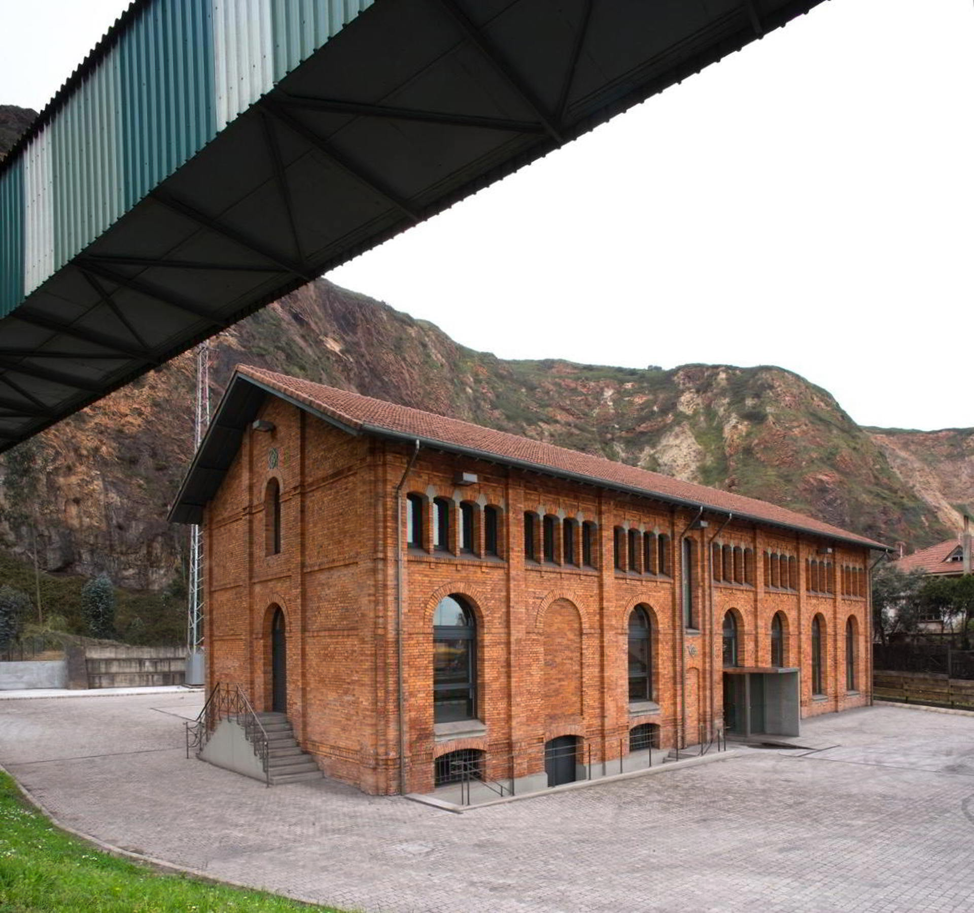  Centro de recepción de visitantes del Puerto de Gijón