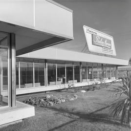 Fábrica y concesionario Hijos de Paulino Moreno