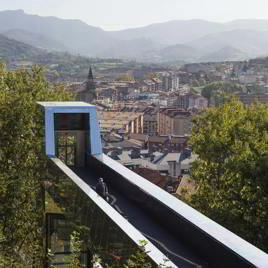 Reconexión urbana mediante dos ascensores urbanos