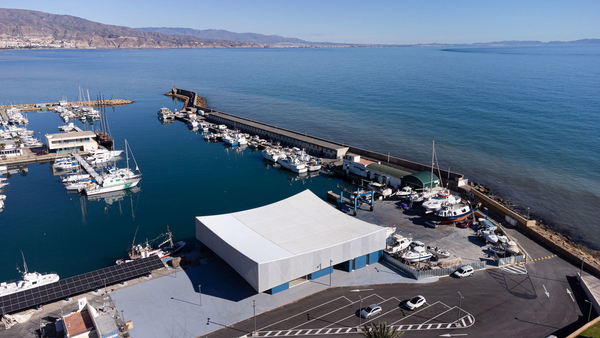  Lonja de pescado y ordenación zona sur del puerto de Roquetas