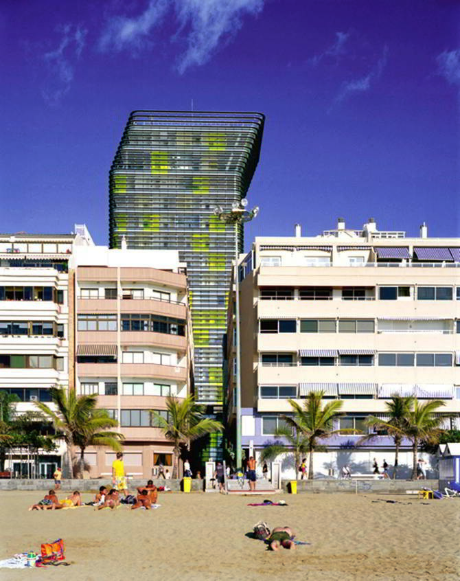 Plaza y torre Woermann, Ábalos & Herreros