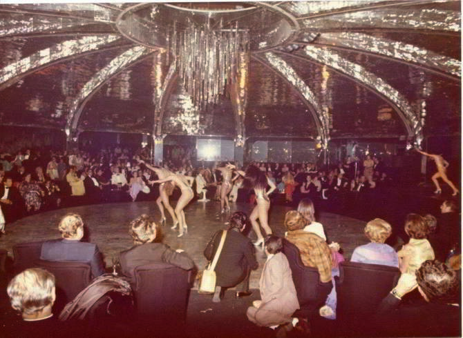 Sala Andrómeda, en el Complejo Costa Martiánez, Puerto de la Cruz, Tenerife. Alfredo Amigó y José Luis Olcina con César Manrique