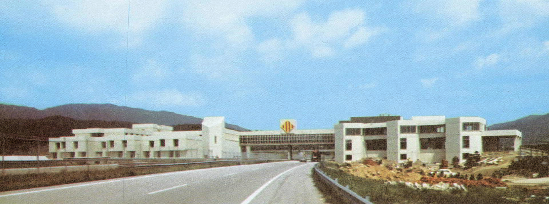  Edificios de equipamiento del Area de Servicio de "La Jonquera" "Porta catalana"