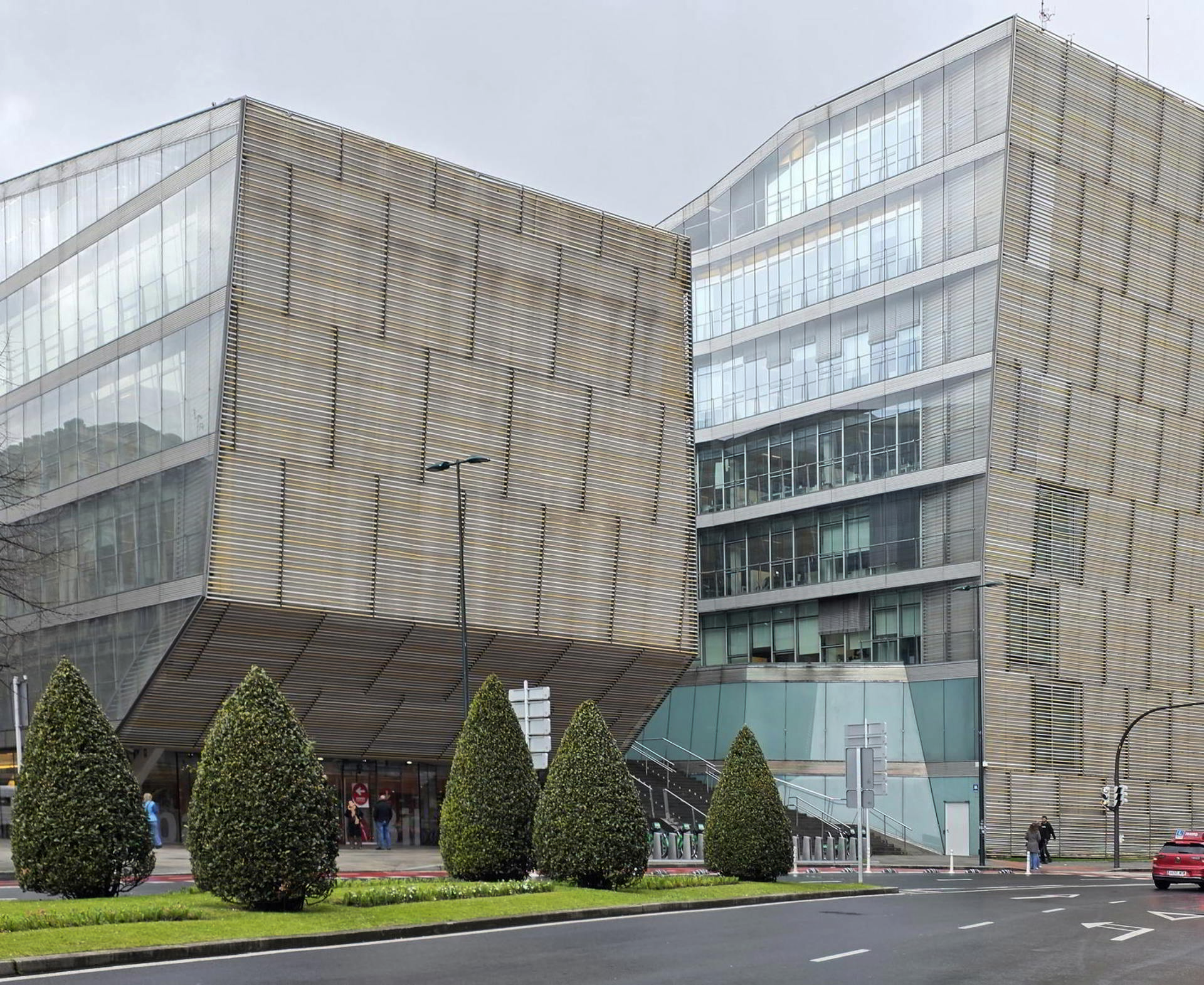 Edificio San Agustín, Bilbao. Gloria Iriarte Campos, Eduardo Múgica y Agustín de la Brena (estudio IMB)