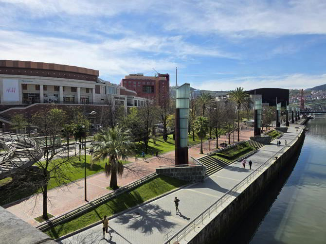 Paseo y parque de Ribera de Abandoibarra, Bilbao. López CholletDalmau